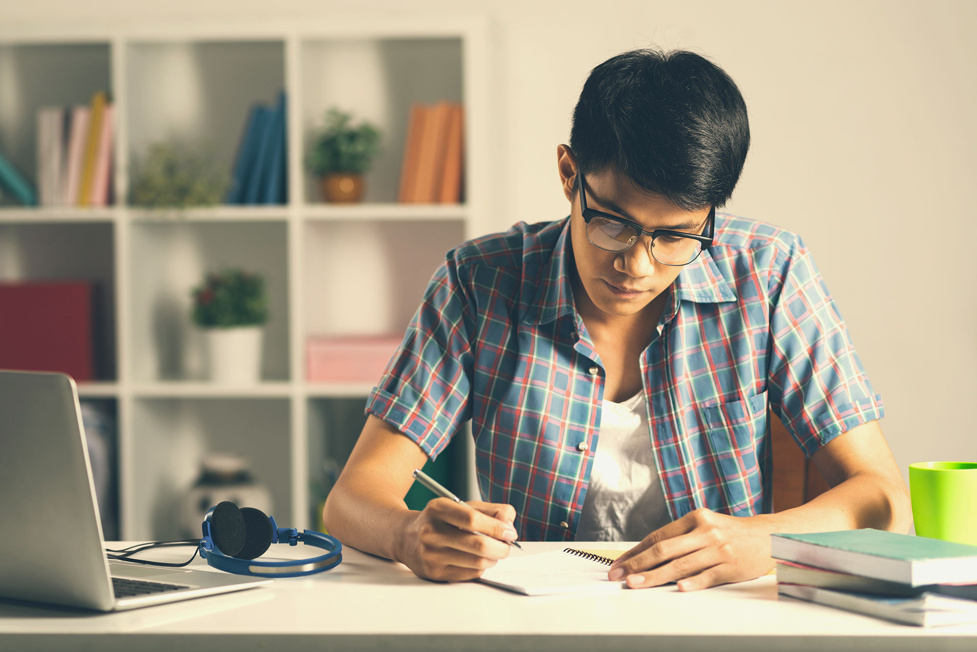 Mastering the Art of Writing a College Essay: A Comprehensive Guide